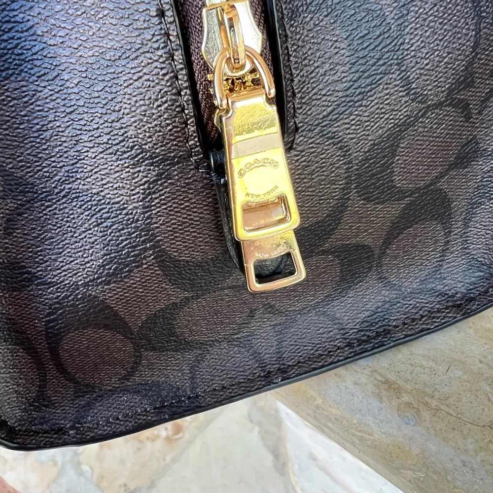 Coach Tatum CarryAll signature 40 handbag - Picture 9 of 11